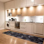 2ndhomes Center With Sauna شقة